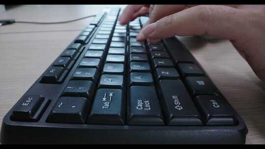 敲击键盘特写、键盘打字、程序员手打字