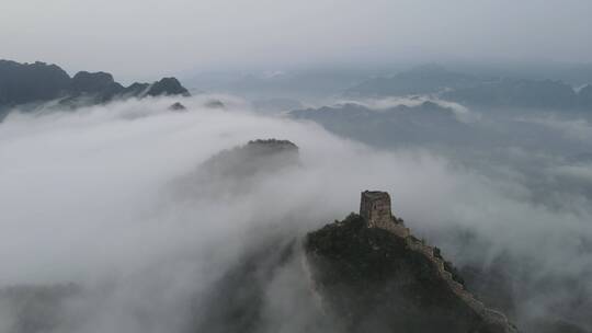 航拍雨后的北京密云司马台长城云海