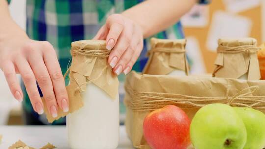 购买当地乳制品农场主市场有机牛奶