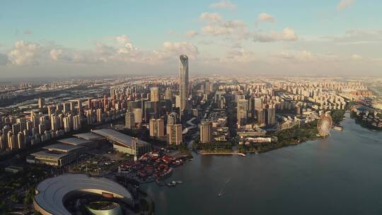 中国江苏苏州金鸡湖湖东城市风景