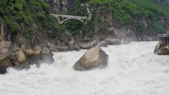 云南旅游虎跳峡宣传