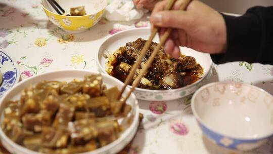 百姓餐桌家人吃完饭