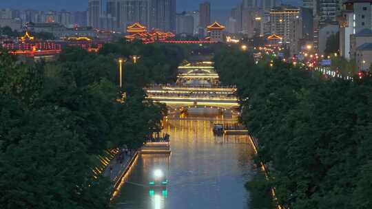 航拍西安护城河夜景游船