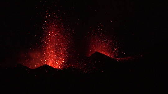 火山喷发的镜头