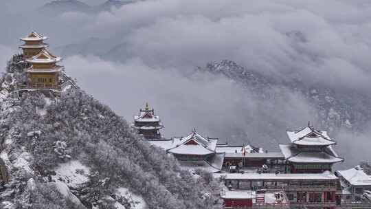 3倍航拍轨迹延时老君山道观群云海