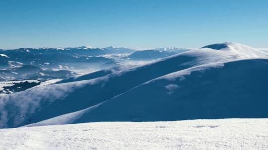 4K冬日风景雪景雪山云彩