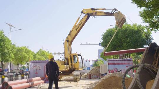 中国中铁铁路工人道路修建道路安全就是宗旨