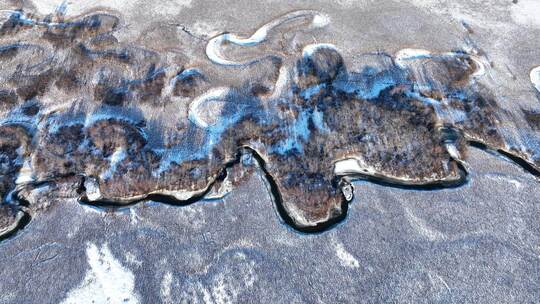 航拍冬季雪原湿地蜿蜒河流