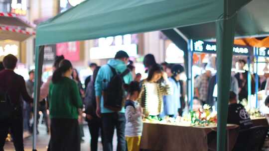 浙江省杭州市武林夜市商圈夜晚夜景逛街购物