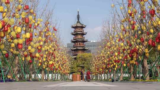 上海徐汇区龙华寺龙华塔人流延时摄影