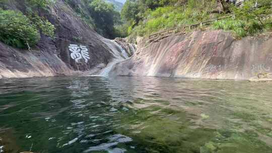 秀峰潭水龙潭