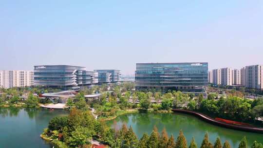 算力小镇 城市写字楼与湖景全景