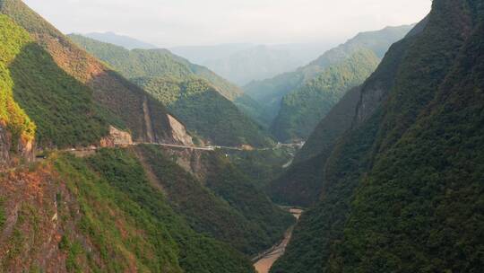 4k航拍恩施鹤峰屏山大峡谷