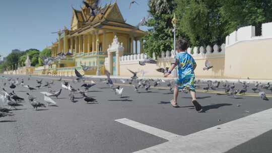 东南亚柬埔寨儿童玩耍 鸽子飞舞