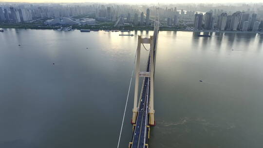 航拍杨泗港大桥