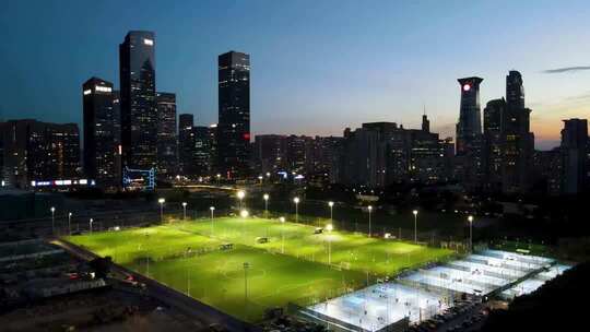 深圳福田香蜜湖夜晚的足球场