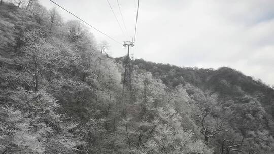 贵州铜仁梵净山索道观赏雪景