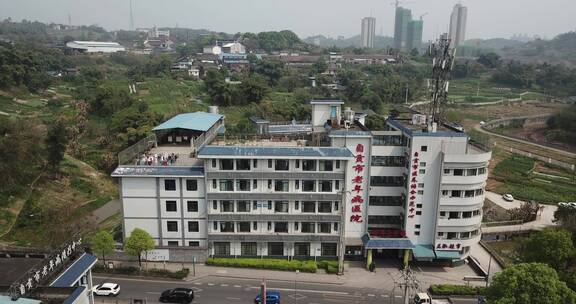 穿梭于高层住宅小区内实拍镜头