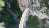 瑞士阿尔卑斯山夏季兰德瓦瑟高架桥的鸟瞰图高清在线视频素材下载