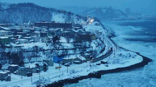 航拍日本北海道小樽海边列车