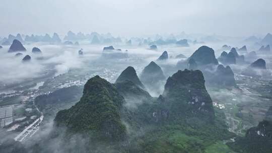 航拍烟雨漓江自然风光