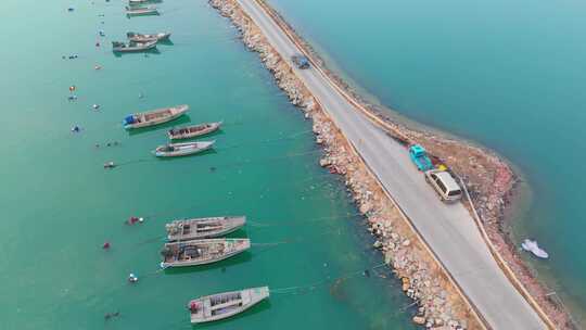 航拍海洋港湾渔船成排城市渔业码头船舶休渔