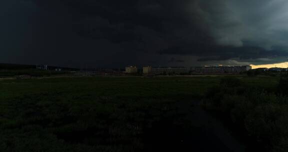 城市郊区湿地风光山雨欲来乌云滚滚视频素材