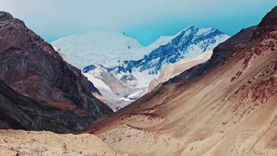 帕米尔高原的雪山