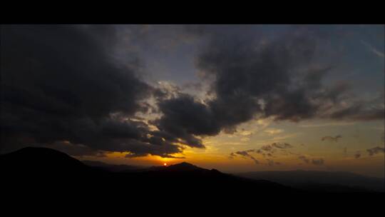 山顶延时夜空日出云海