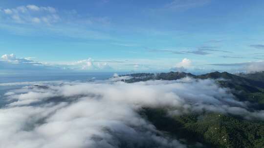 大海岛屿大山云海航拍