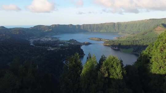 亚速尔群岛上的火山口湖