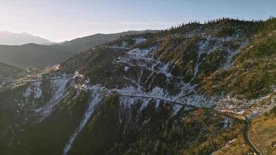 航拍云南香格里拉雪山公路