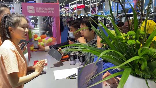 山东济南国际车展，豪车车模亮相视频素材模板下载