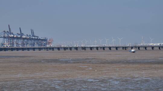 杭州湾海边城市岛屿礁石海浪