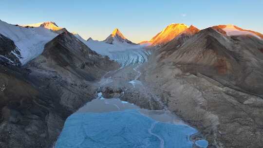 西藏日喀则国王峰普拉喜琼雪山日照金山航拍