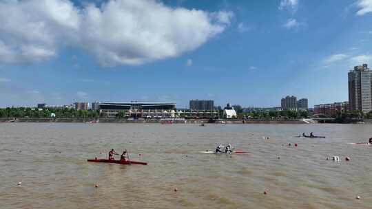 河南省宜阳县洛河上皮划艇比赛激烈进行