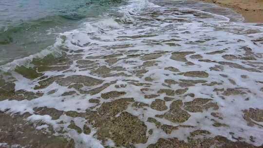 大海滩上的海浪视频