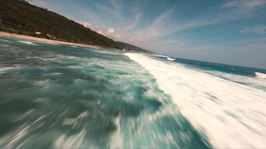 FPV航拍海岸海浪大海浪花拍打沙滩