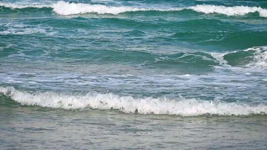 海南海边海浪与沙滩升格