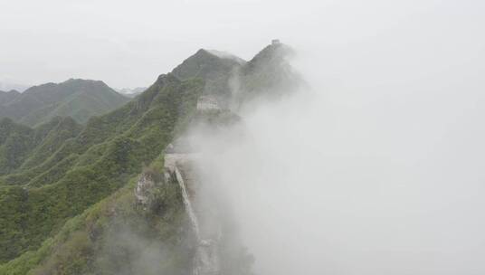 北京箭扣古长城夏季云海航拍风光