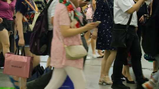 玩手机 低头族 手机 iPhone 电子产品