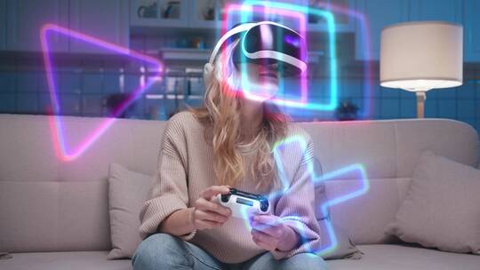 年轻女子在耳机游戏中使用虚拟现实