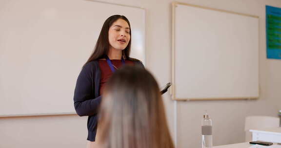 教师女人，类和谈话板，平板电脑和研究的问