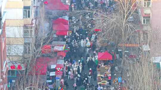 中国黑龙江哈尔滨红专街早市繁忙景象