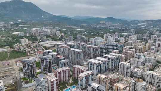 鸟瞰基坑混凝土浇筑中的地基准备