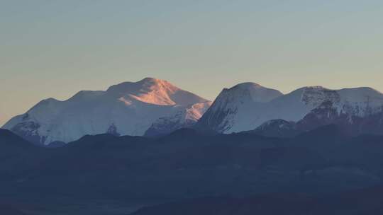 西藏康马县日落雪山晚霞航拍