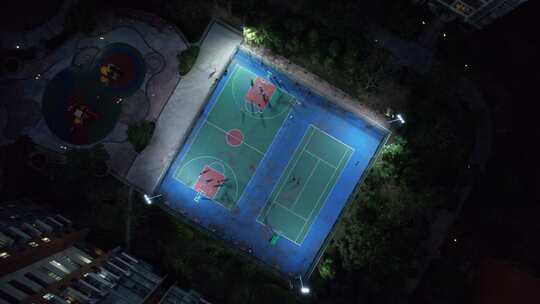 夜晚城市小区篮球场人们活动航拍