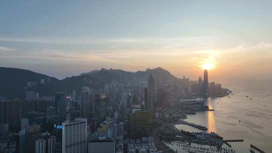 夕阳下的香港城市天际线 维多利亚港日落