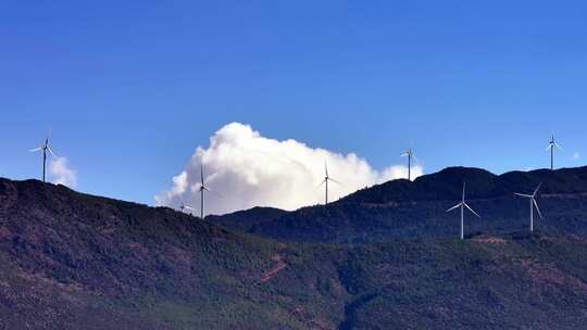 高山上的风力发电运转视频素材模板下载