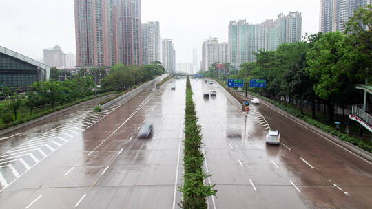 深圳福田区雨天道路